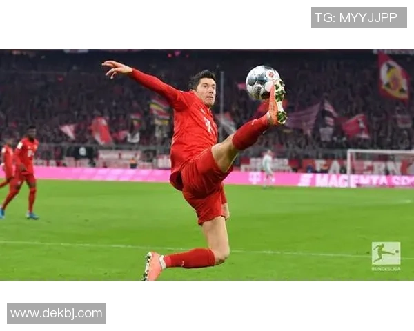 莱万状态火热欧冠赛场独领风骚10场打入12球金靴在望